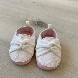 0-3 month girl shoes. Excellent condition